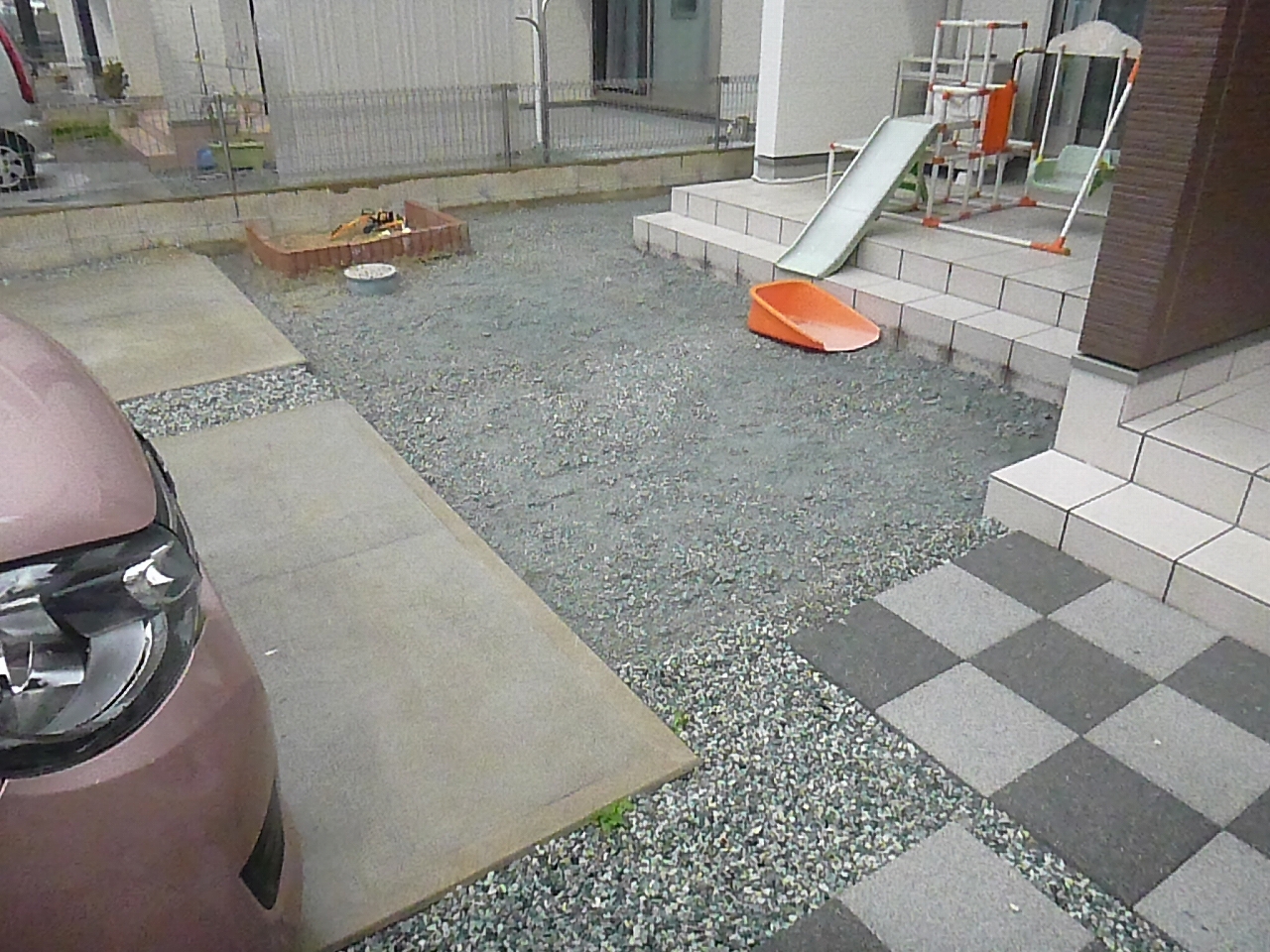 駐車場を芝生に 明石で新築 リフォームするなら一級建築士事務所の竹田工務店 健康 長寿命な木の家