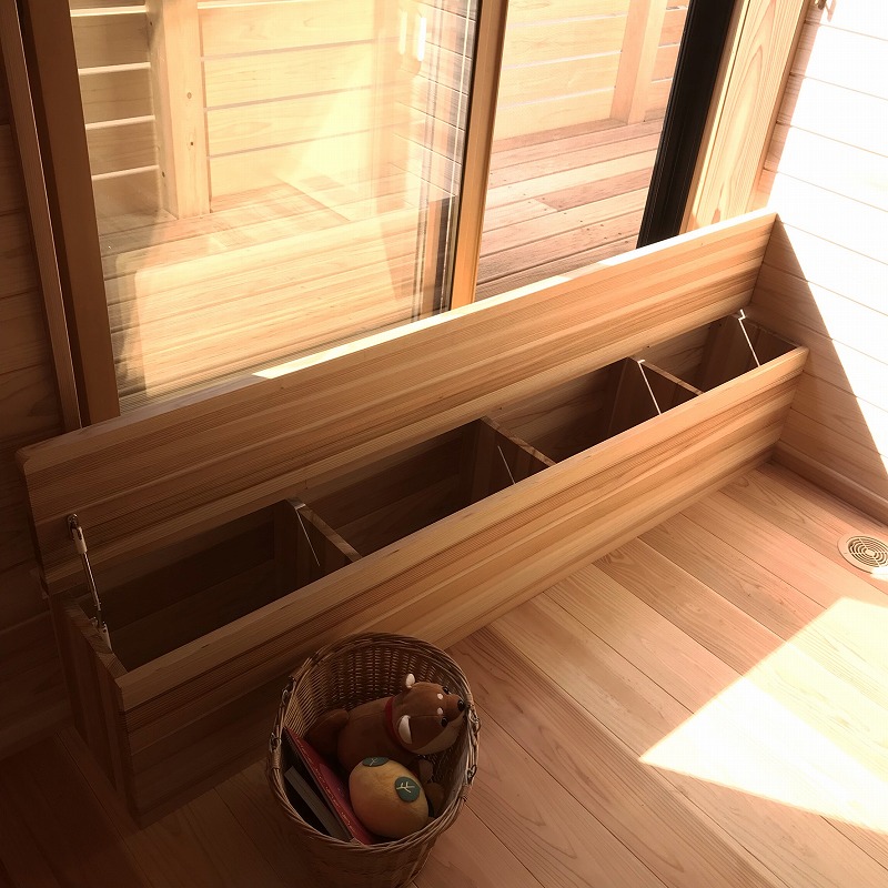 【ブログ】ウッドバルコニーへの段差に収納をつける