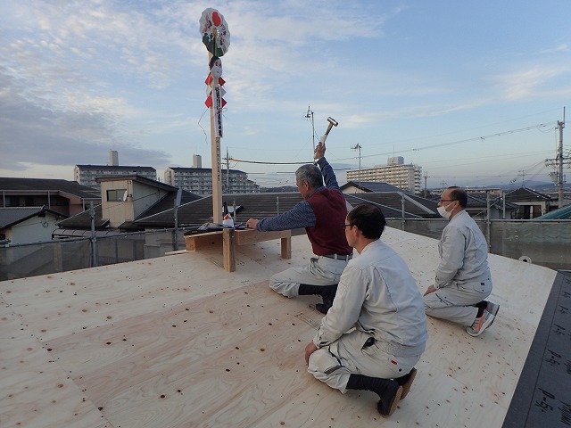 大きな吹抜がある大屋根の家　上棟（神戸市西区　木の家注文住宅新築）