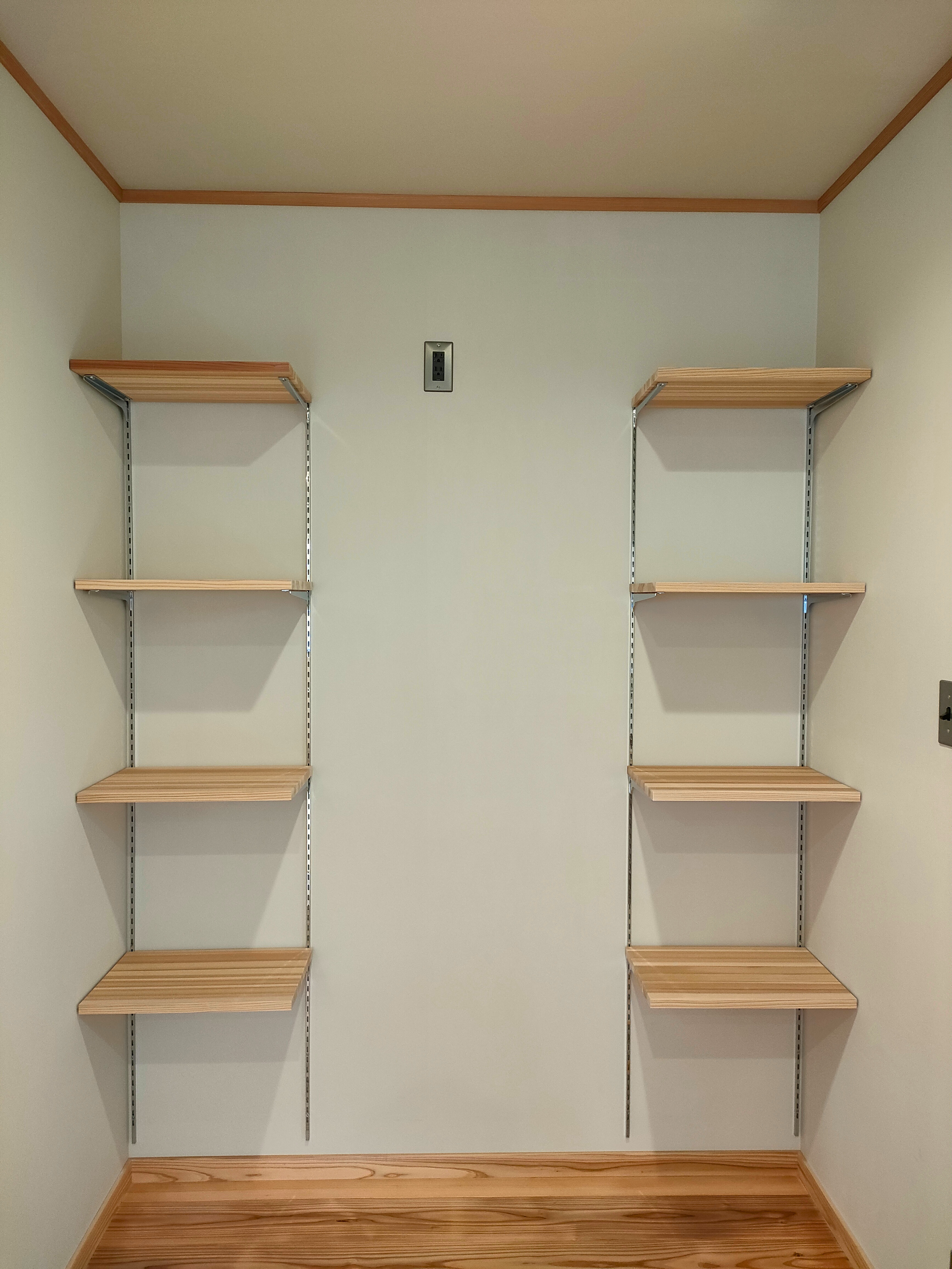 平屋施工例 冷蔵庫置き場と収納
